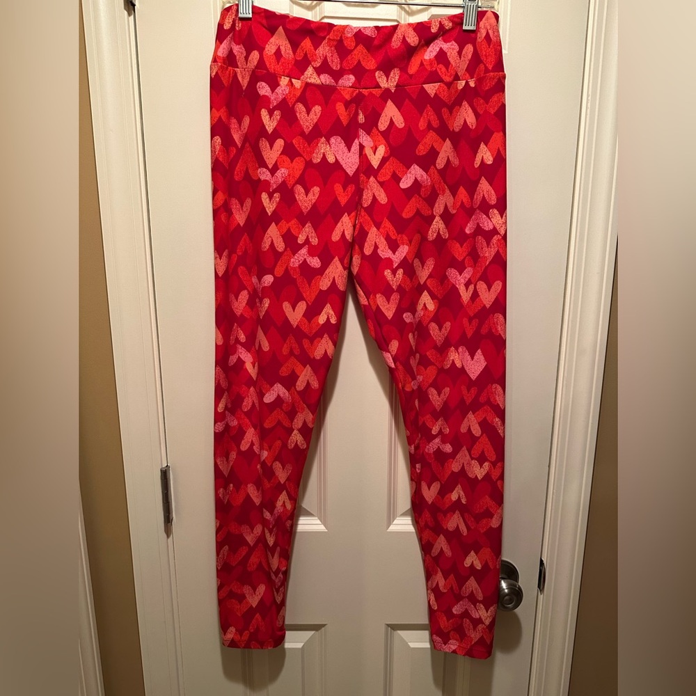💥 $5 if bundled - LuLaRoe TC Tall & Curvy Heart Valentine’s Day leggings